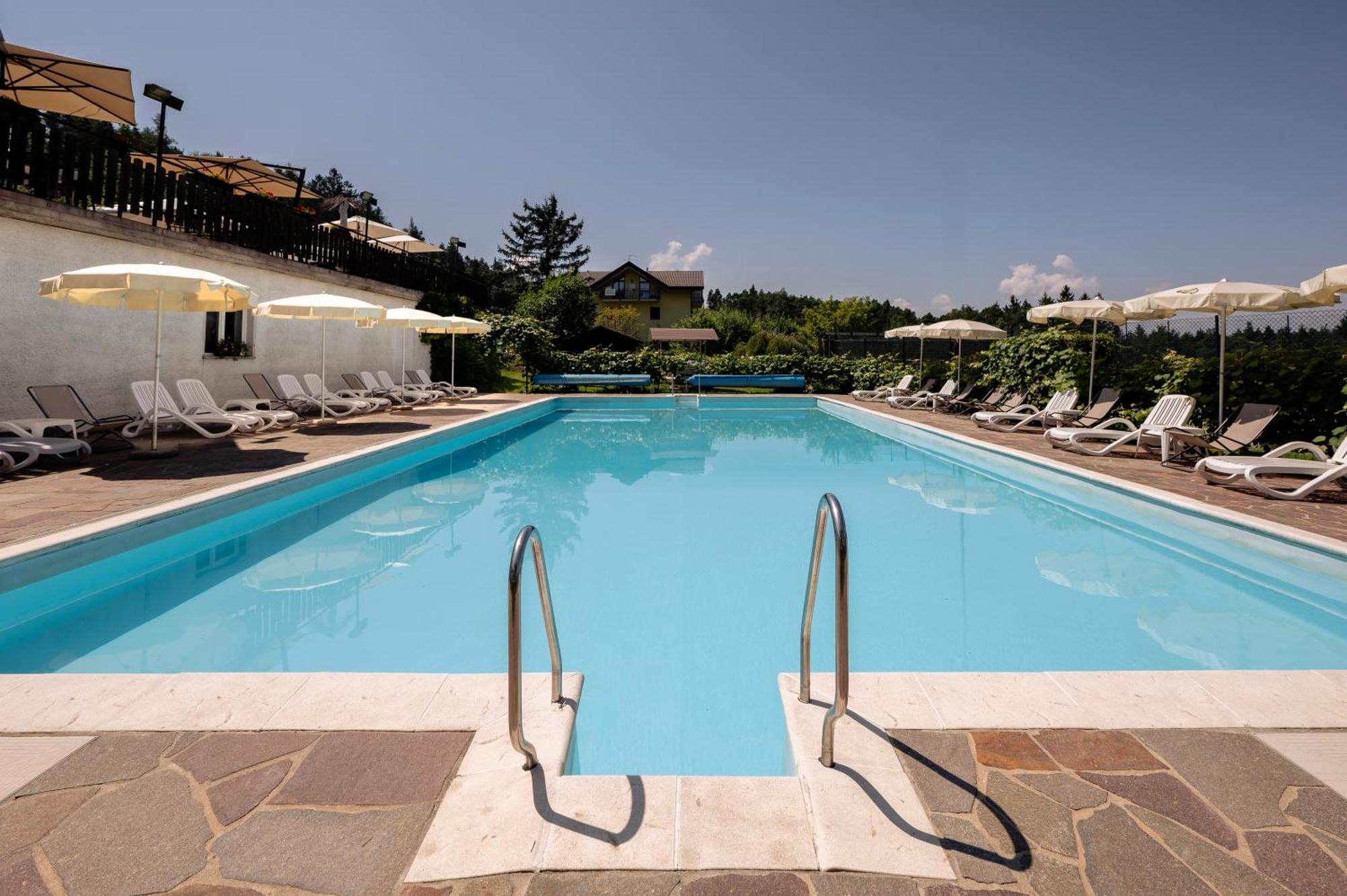 Hotel Scoiattolo Baselga di Pinè Kültér fotó